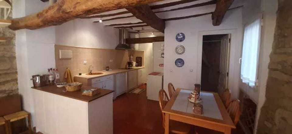 Kitchen or kitchenette, Dining area, stove