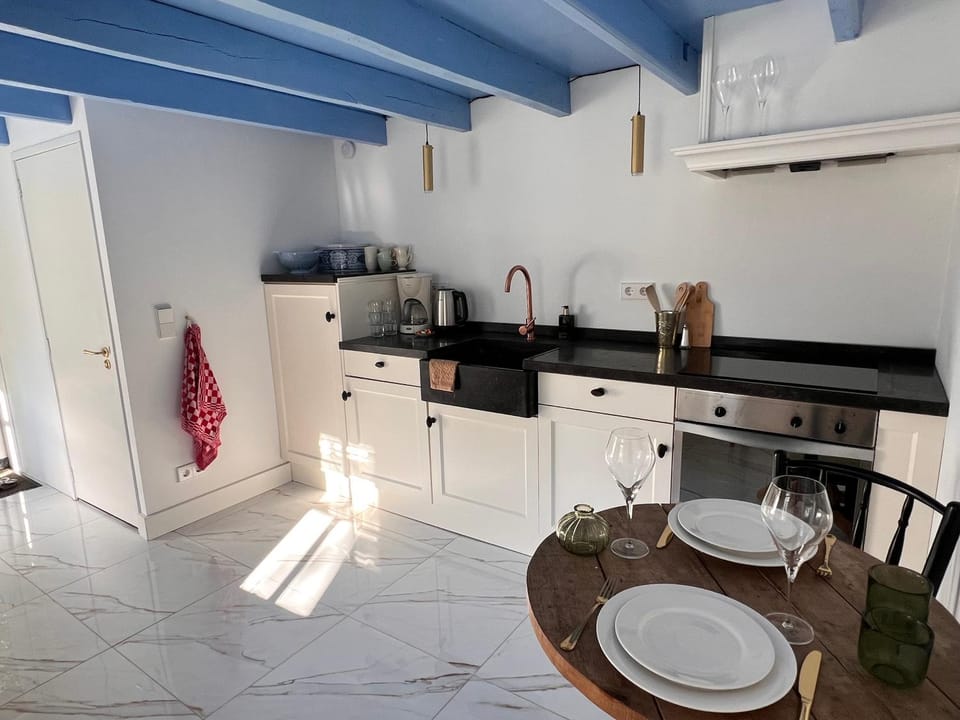 Kitchen or kitchenette, Dining area, pet friendly, stove