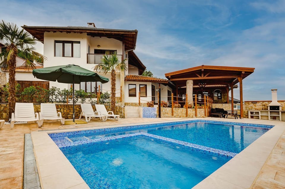 Property building, Swimming pool