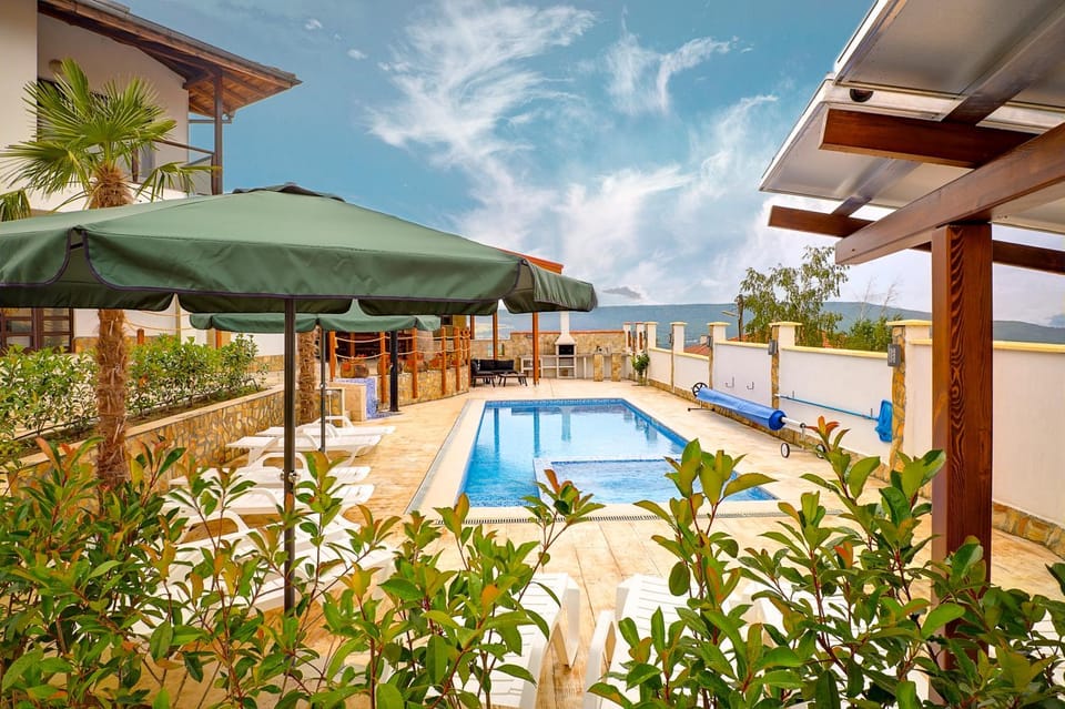 Property building, Swimming pool
