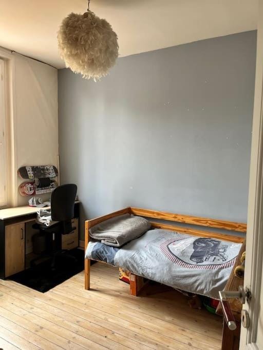 Bed, Photo of the whole room, Seating area, Bedroom