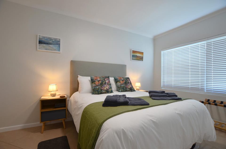 Bedroom, towels