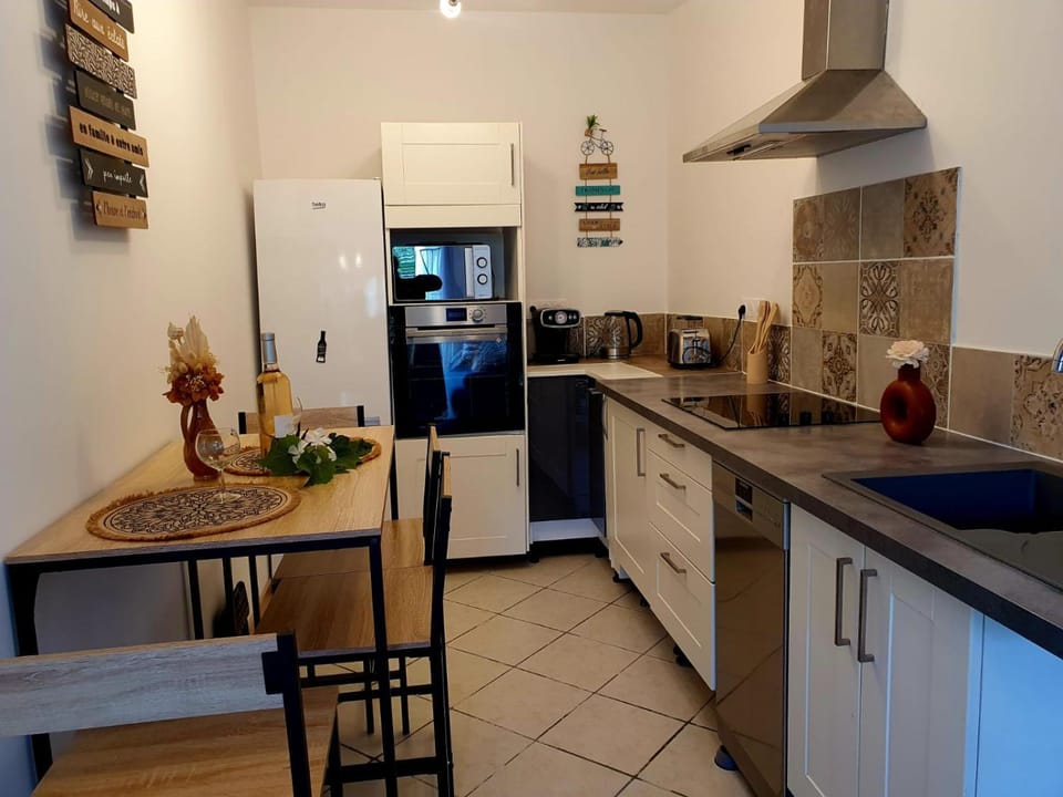 Location de vacances T2 non loin d'Aix et Marseille House in French Riviera