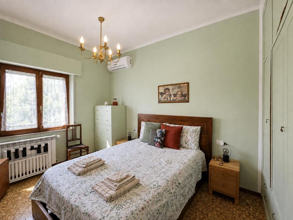 Bedroom, air conditioner