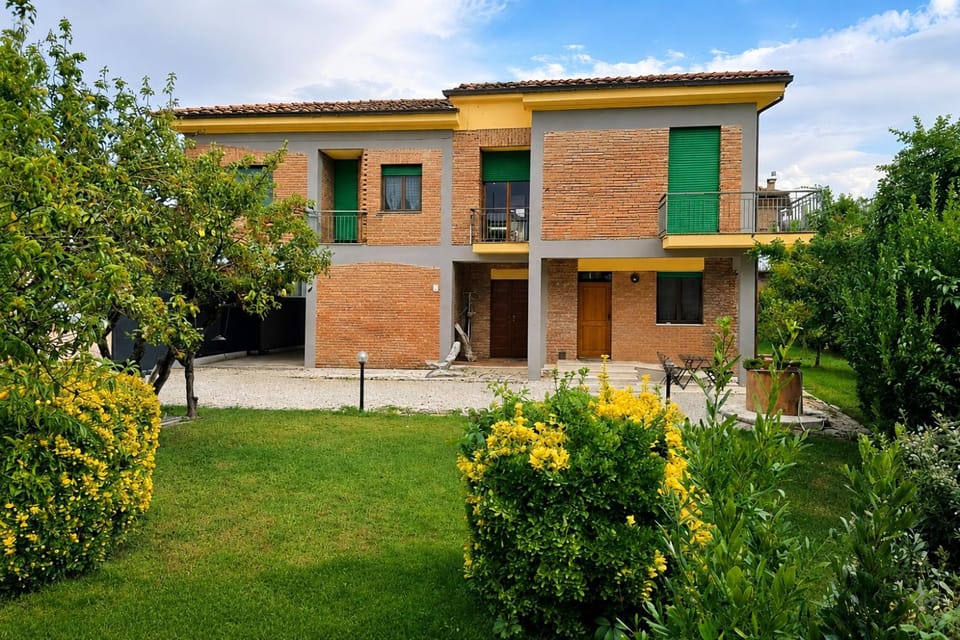Property building, Spring, Day, Garden, Garden view, Parking