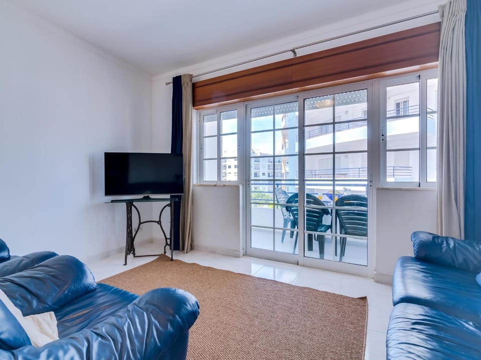 Communal lounge/ TV room, TV and multimedia, Living room, Seating area