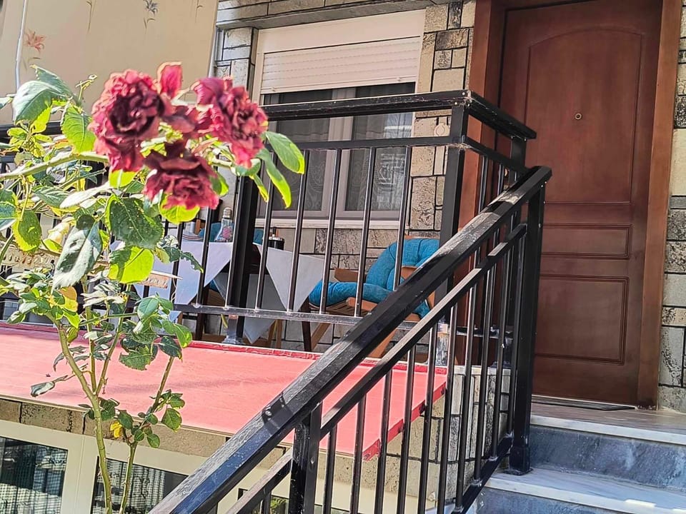 Property building, Balcony/Terrace, Balcony/Terrace