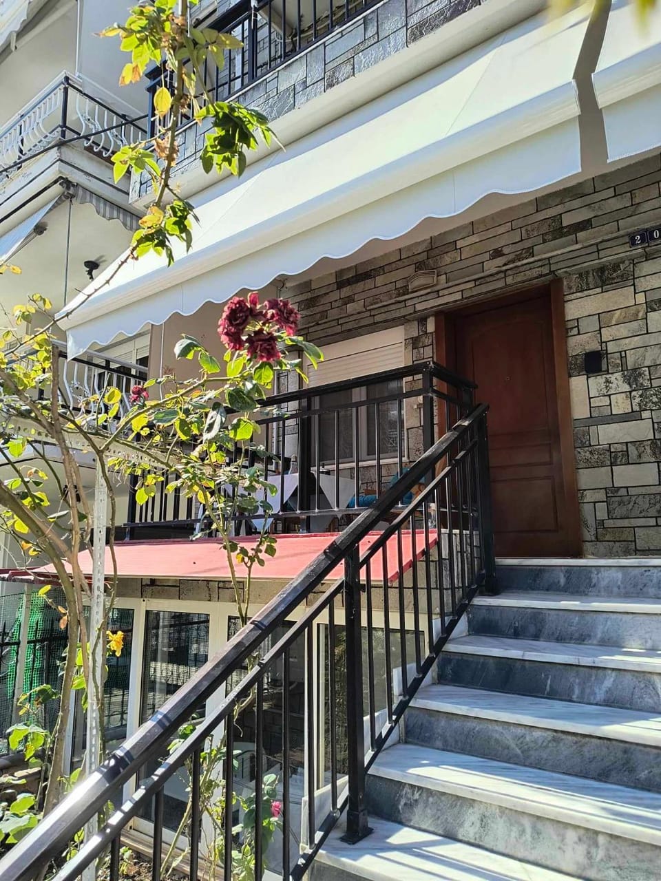Property building, Balcony/Terrace, Balcony/Terrace