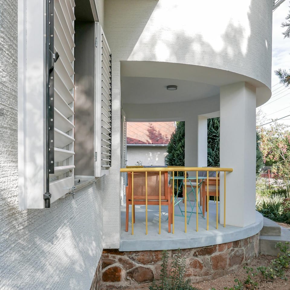 Property building, Quiet street view