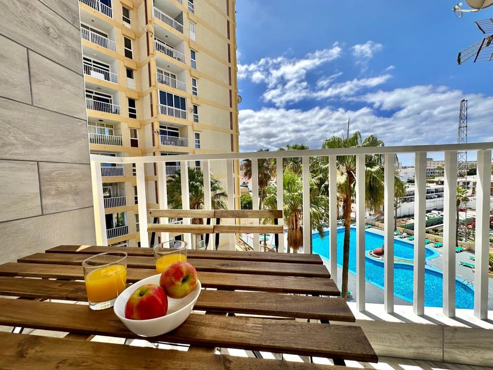 View (from property/room), Balcony/Terrace, Dining area, Pool view