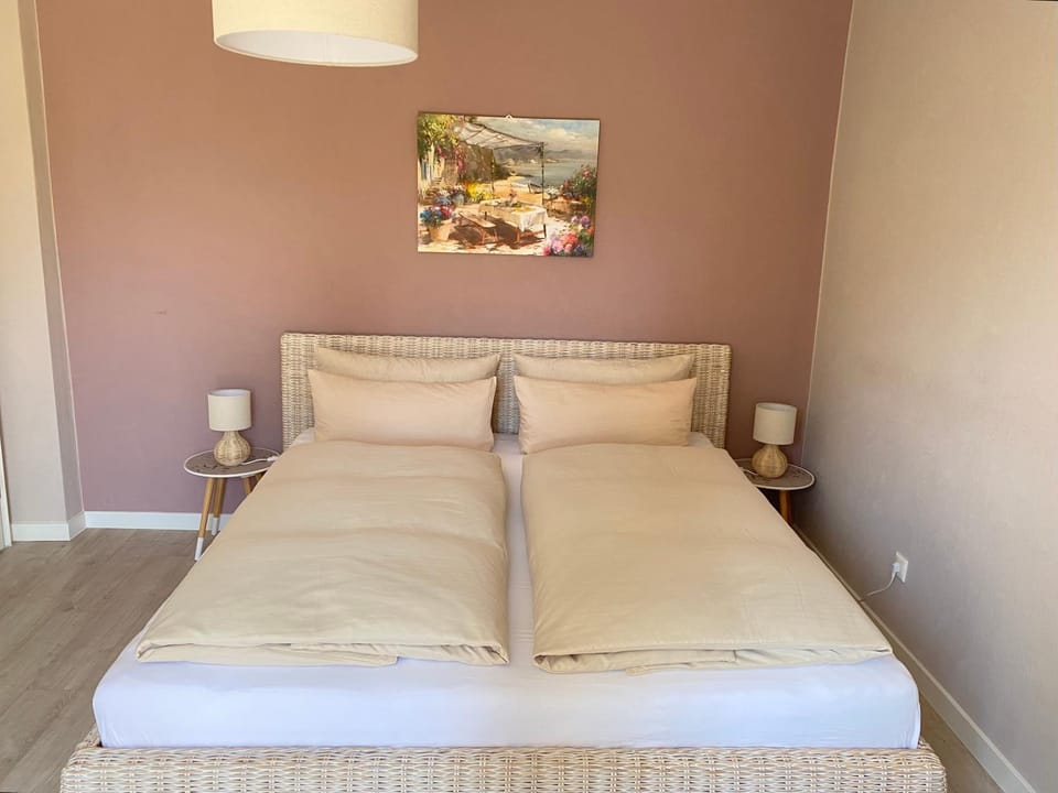 Photo of the whole room, Bedroom