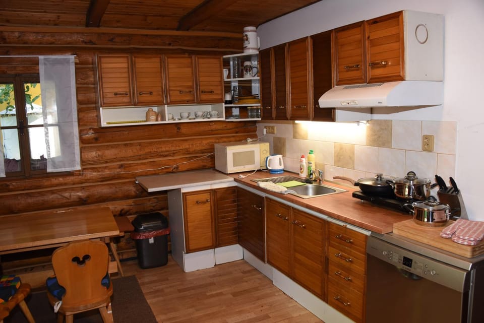 Coffee/tea facilities, Kitchen or kitchenette, Kitchen or kitchenette, dishwasher, stove