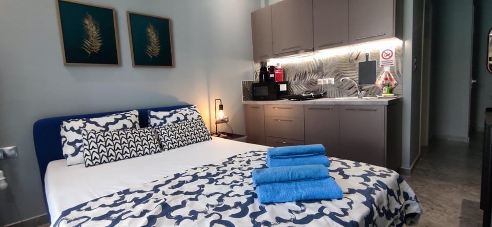 Bed, Kitchen or kitchenette, Photo of the whole room, Bedroom, towels, wardrobe