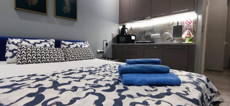 Bed, Kitchen or kitchenette, Photo of the whole room, Bedroom