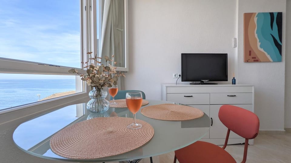 View (from property/room), Dining area, Sea view