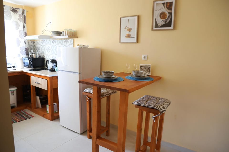 Dining area, kitchen
