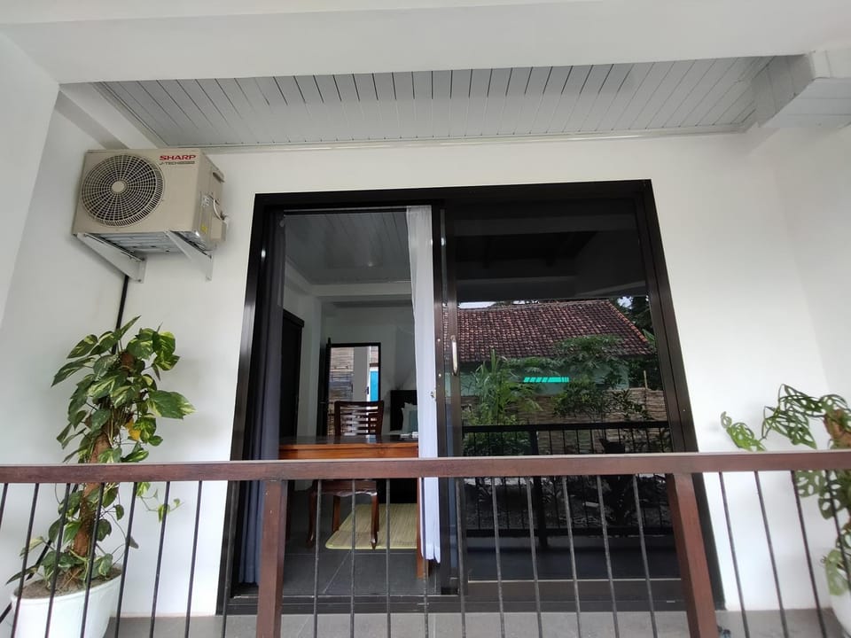 Rumah Casablanca Bed and Breakfast in Batu Layar