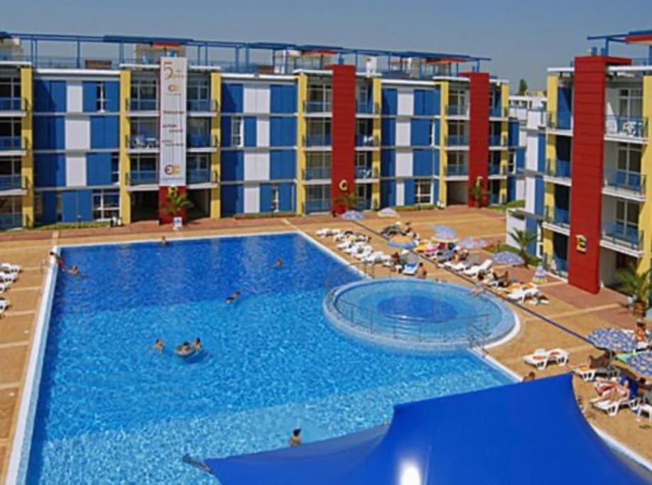 Pool view, Swimming pool, sunbed
