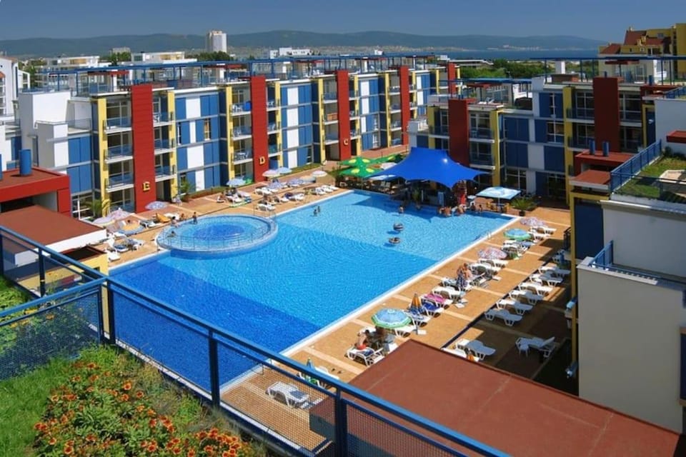 Pool view, Swimming pool
