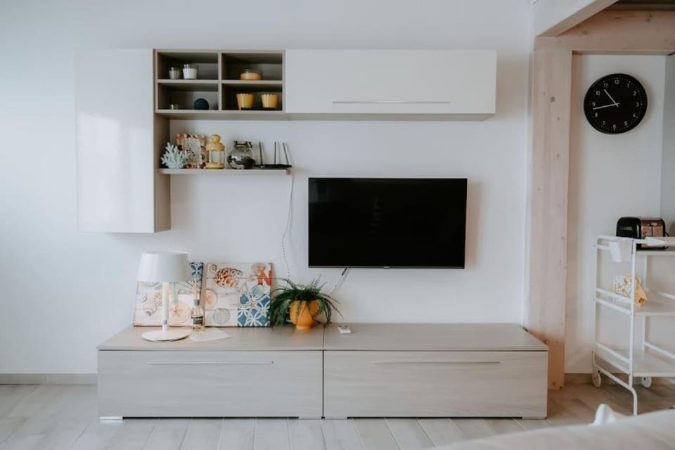 TV and multimedia, Food and drinks