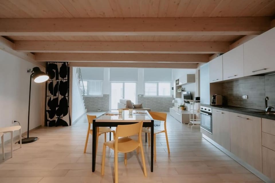 Kitchen or kitchenette, Living room, Seating area, Dining area, pet friendly, stove
