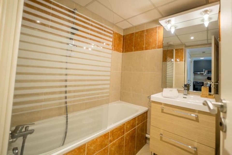 Bathroom, Bath