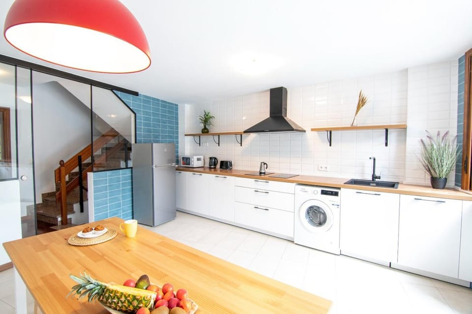 Enorme casa con 5 baños y terraza House in Santiago de Compostela