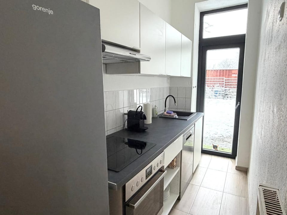 Kitchen or kitchenette, oven, stove