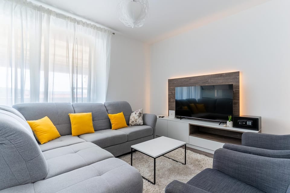 Communal lounge/ TV room, Living room, Seating area
