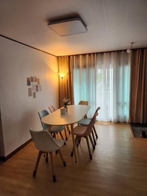 Living room, Dining area