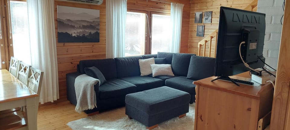 Communal lounge/ TV room, Living room, Seating area