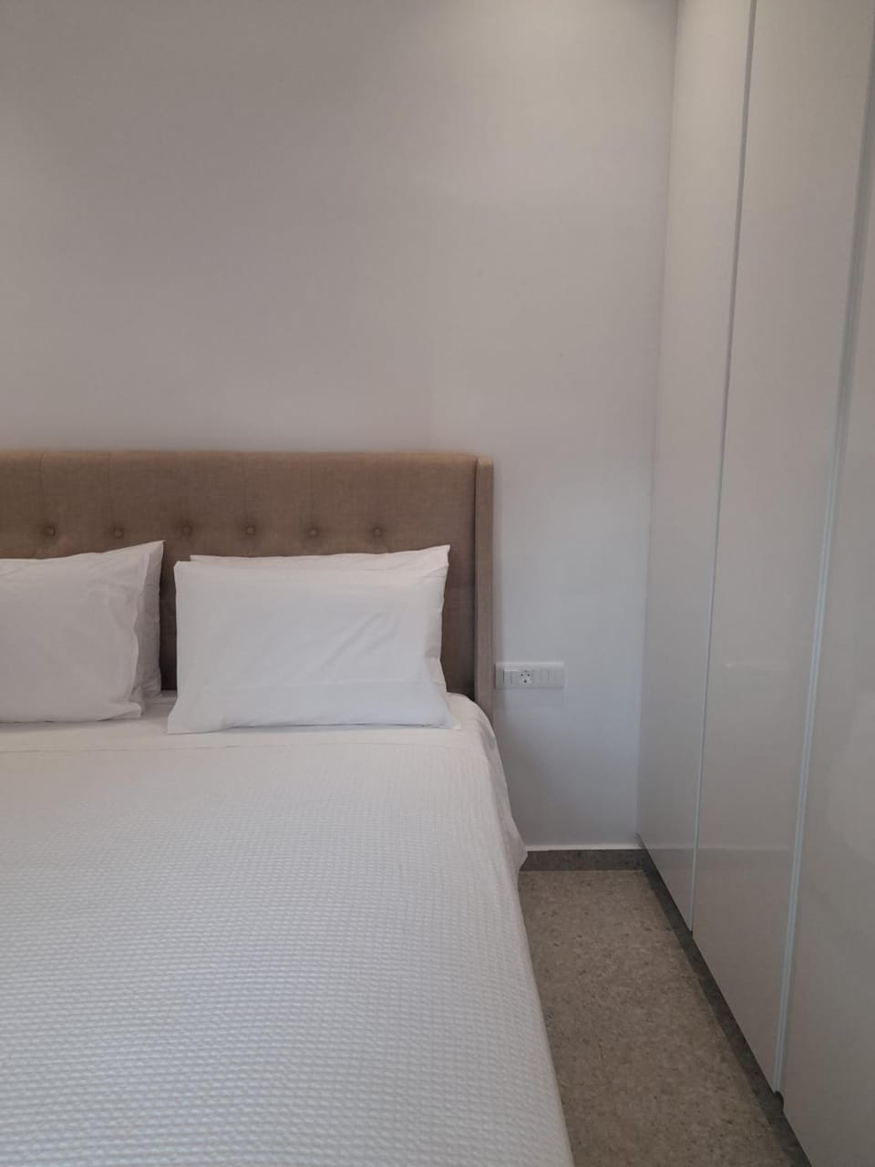 Bed, Photo of the whole room, wardrobe