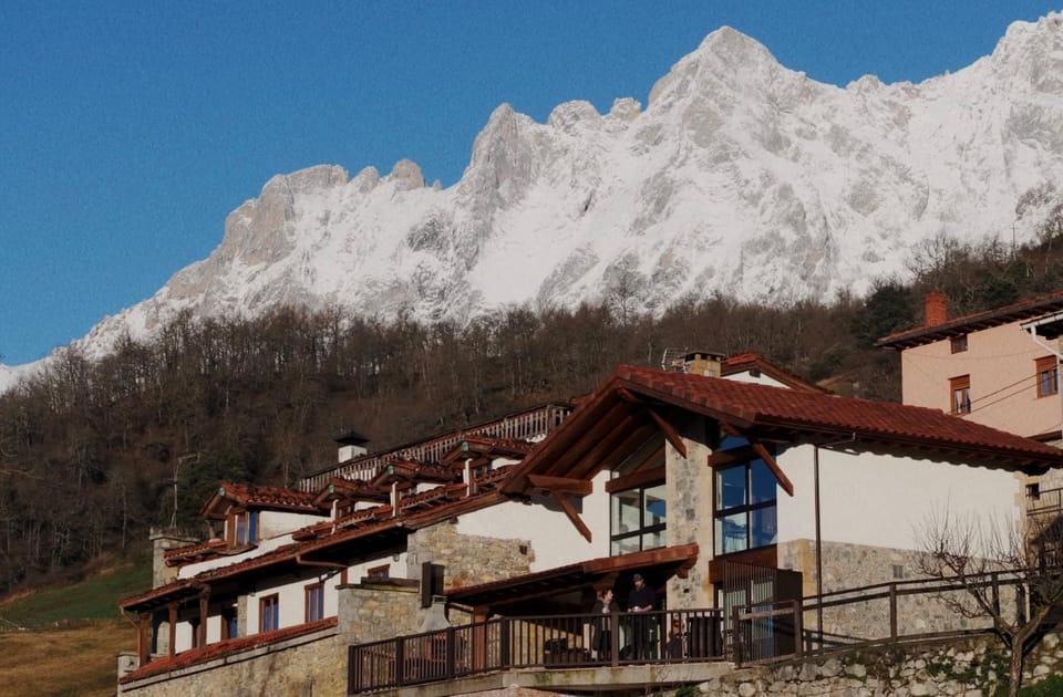 Property building, Bird's eye view, Mountain view