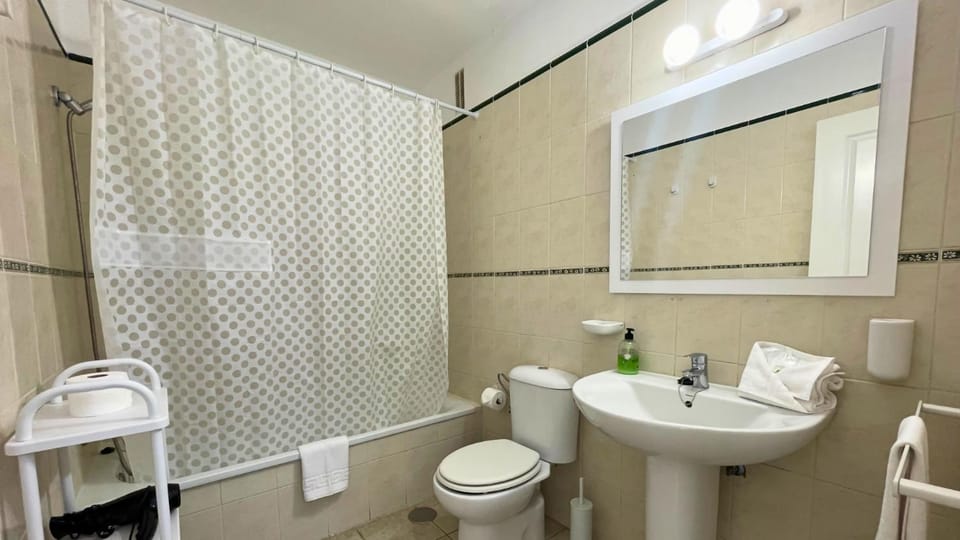 Bathroom, towels