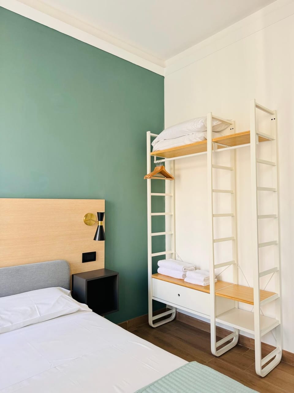 Bed, Bedroom, towels, wardrobe