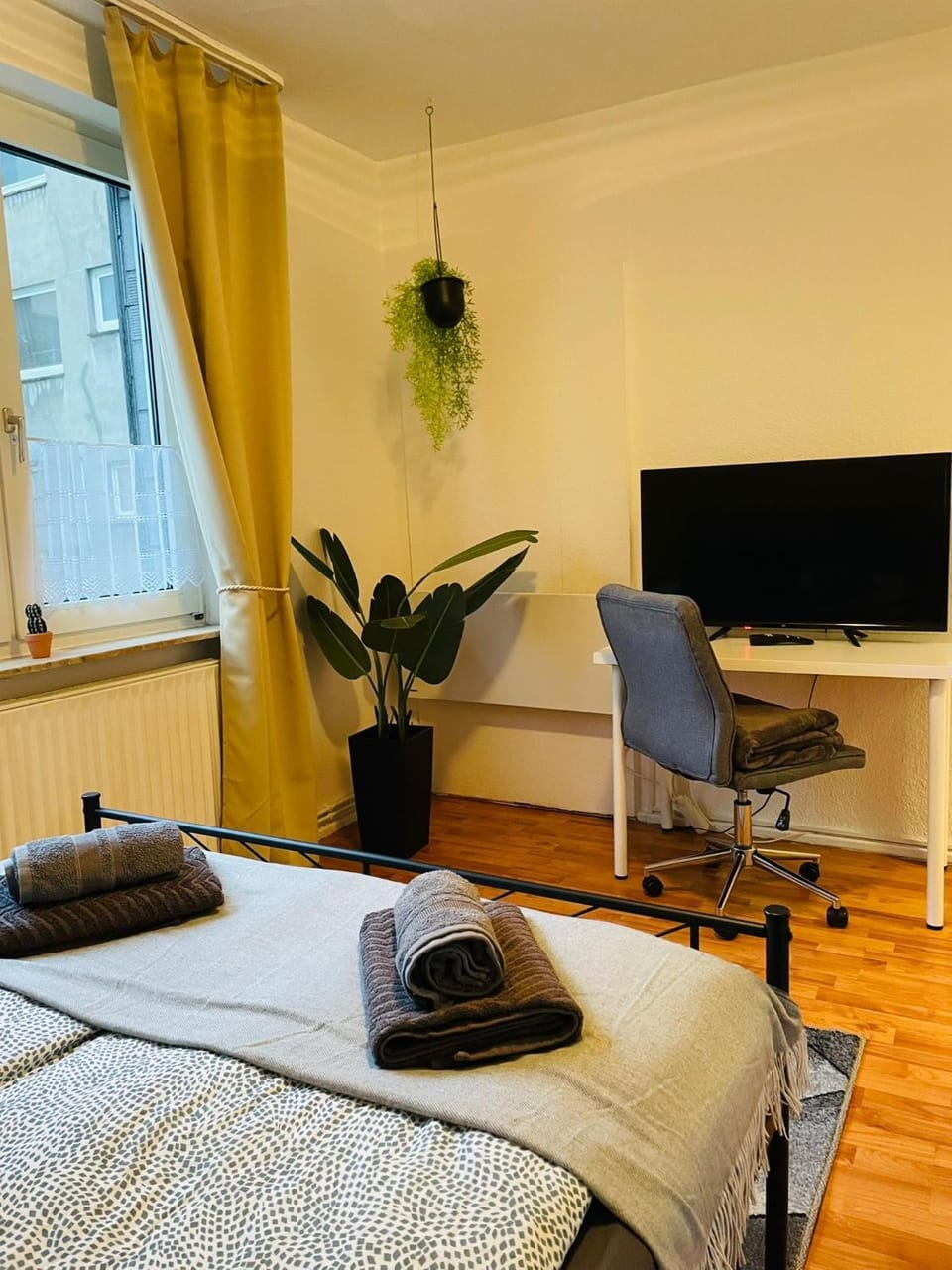 Bed, Photo of the whole room, Bedroom