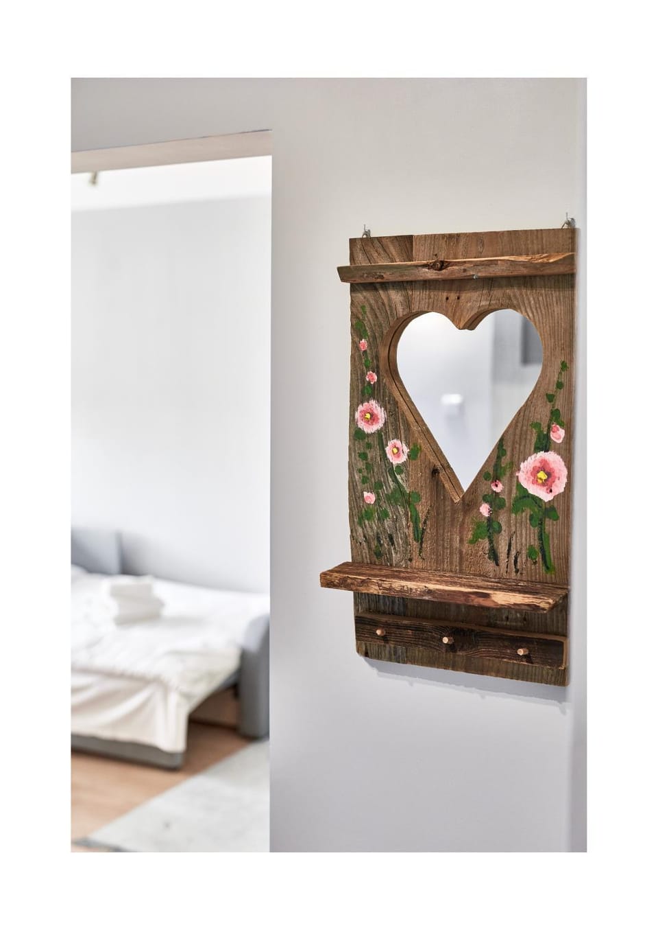 Bed, Photo of the whole room, Decorative detail, Bedroom, towels