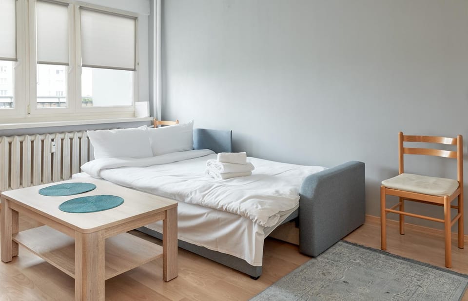 Bed, Living room, Photo of the whole room, Seating area, Bedroom, towels