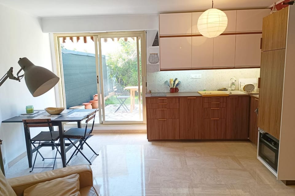 Refurbished apartment with terrace and garden Apartment in Nice