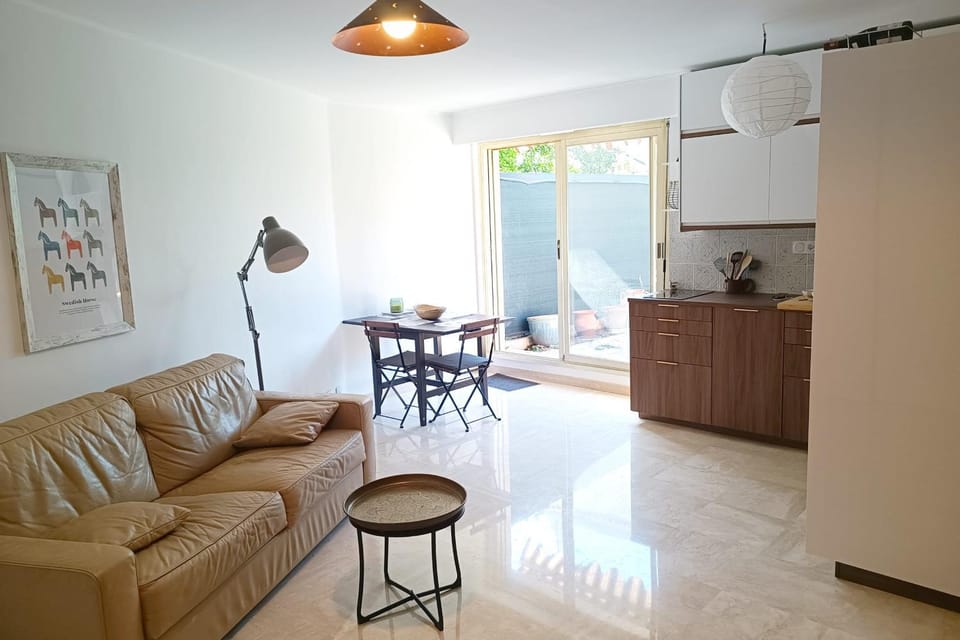 Refurbished apartment with terrace and garden Apartment in Nice