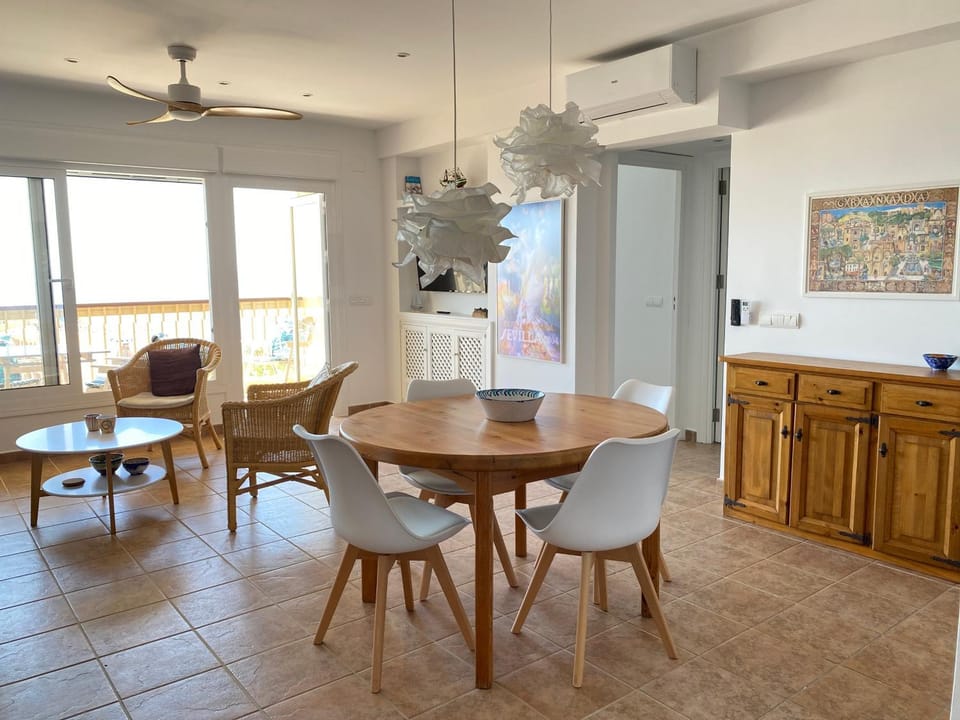 Living room, Dining area, air conditioner
