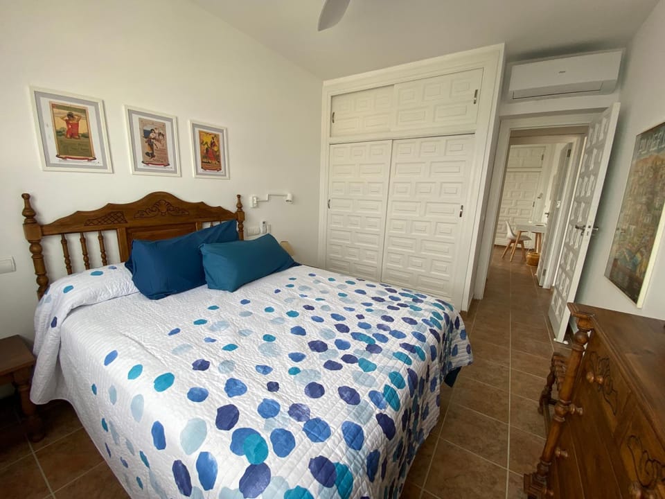 Bed, Photo of the whole room, Bedroom, wardrobe