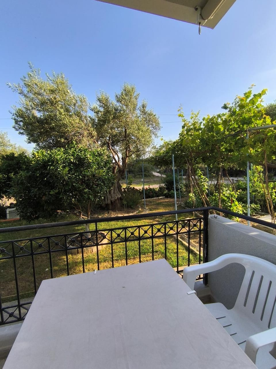 View (from property/room), Balcony/Terrace, Dining area, Garden view