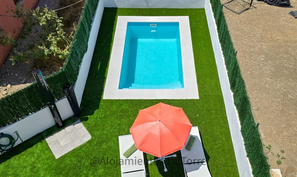 Shower, Patio, Spring, Day, Garden, Garden, Balcony/Terrace, Garden view, Pool view, Swimming pool, sunbed
