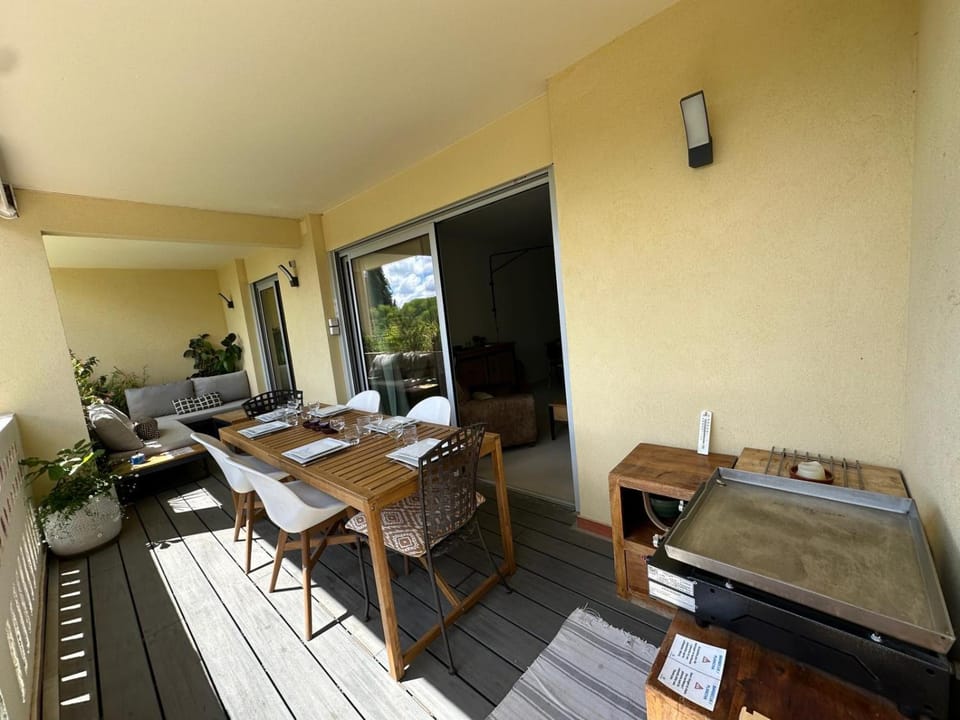 Patio, BBQ facilities, Dining area