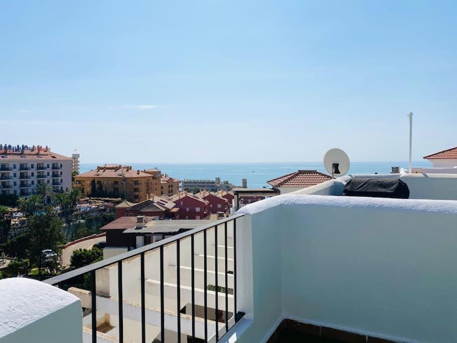 Fantástico dúplex con piscina, parking & solárium Apartment in Benalmadena