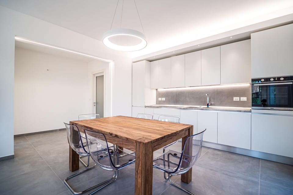 Kitchen or kitchenette, Dining area, stove