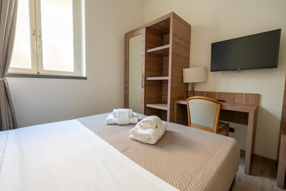 TV and multimedia, Photo of the whole room, towels, air conditioner