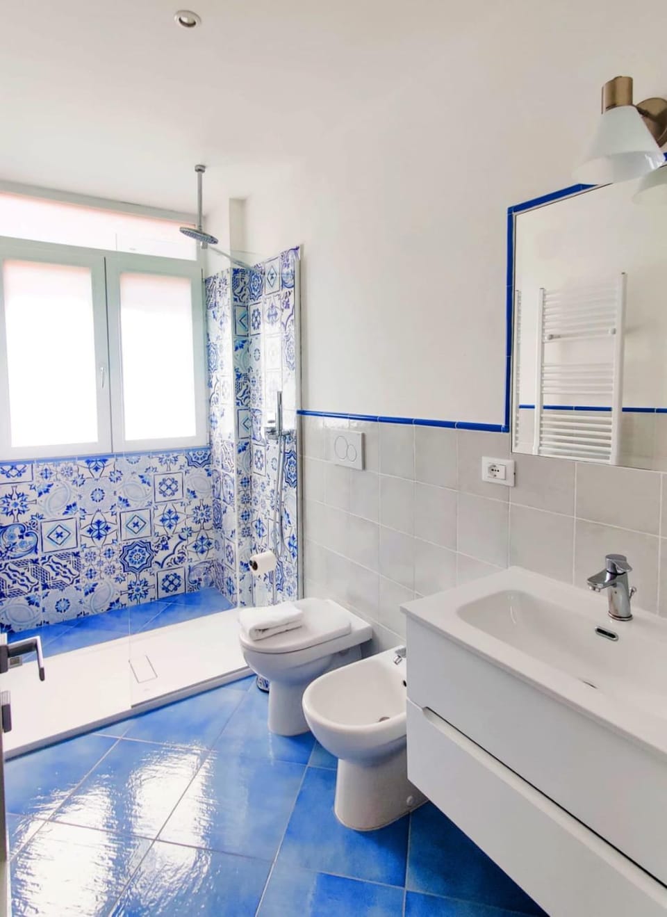 Shower, Toilet, Bathroom, bidet, towels