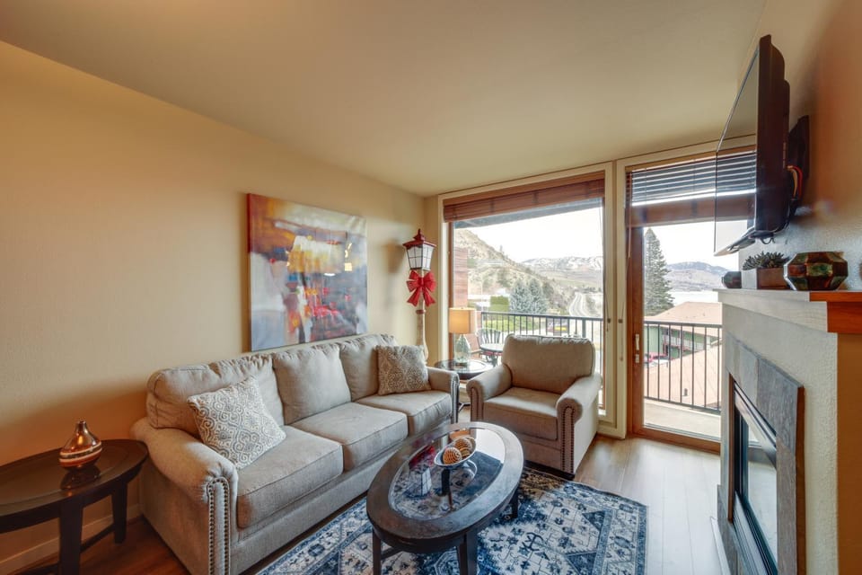Pool, Hot Tub, & Beach Access! Chelan Family Haven House in Chelan (In Town)
